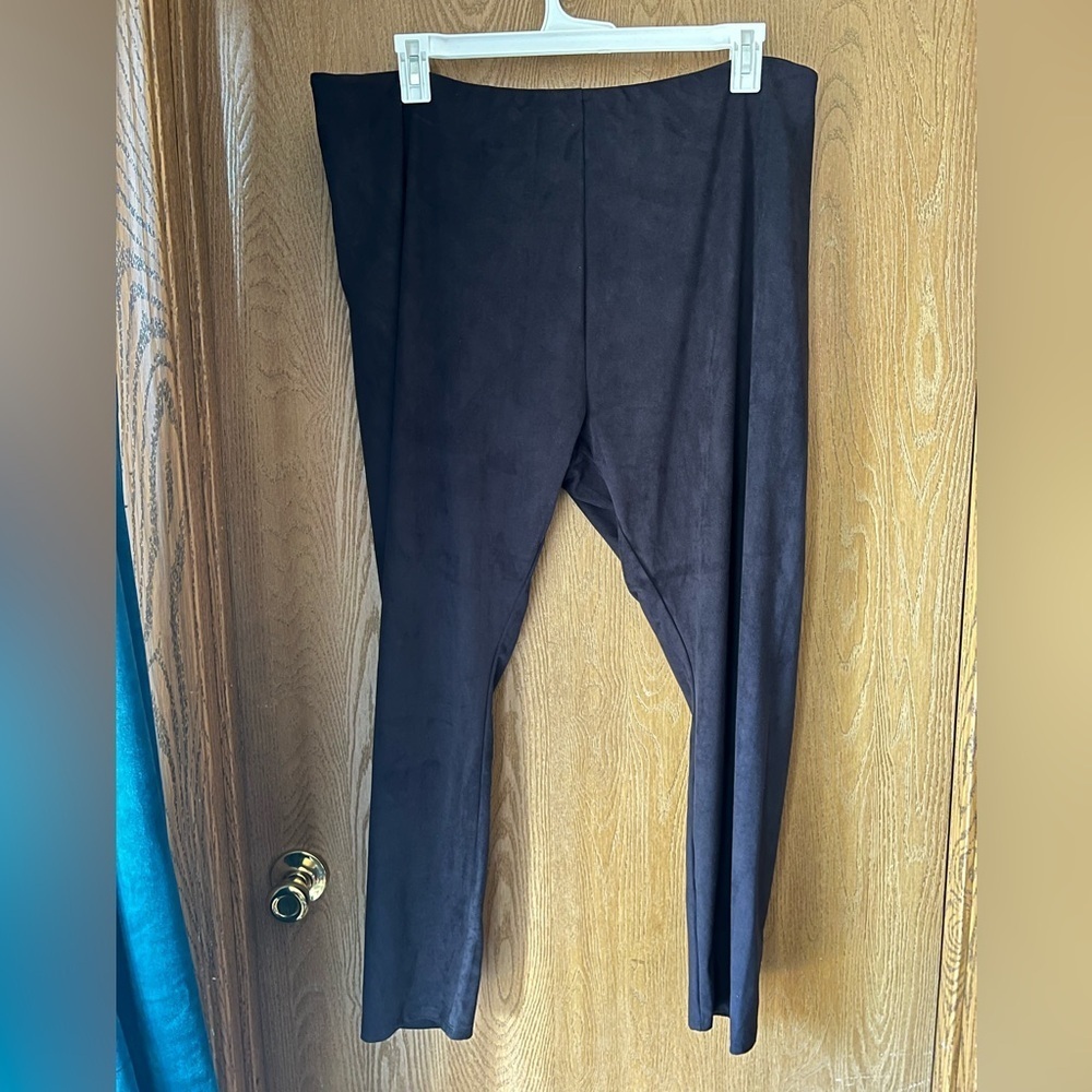 NWT LyssĆØ 3X Black Suede Leggings